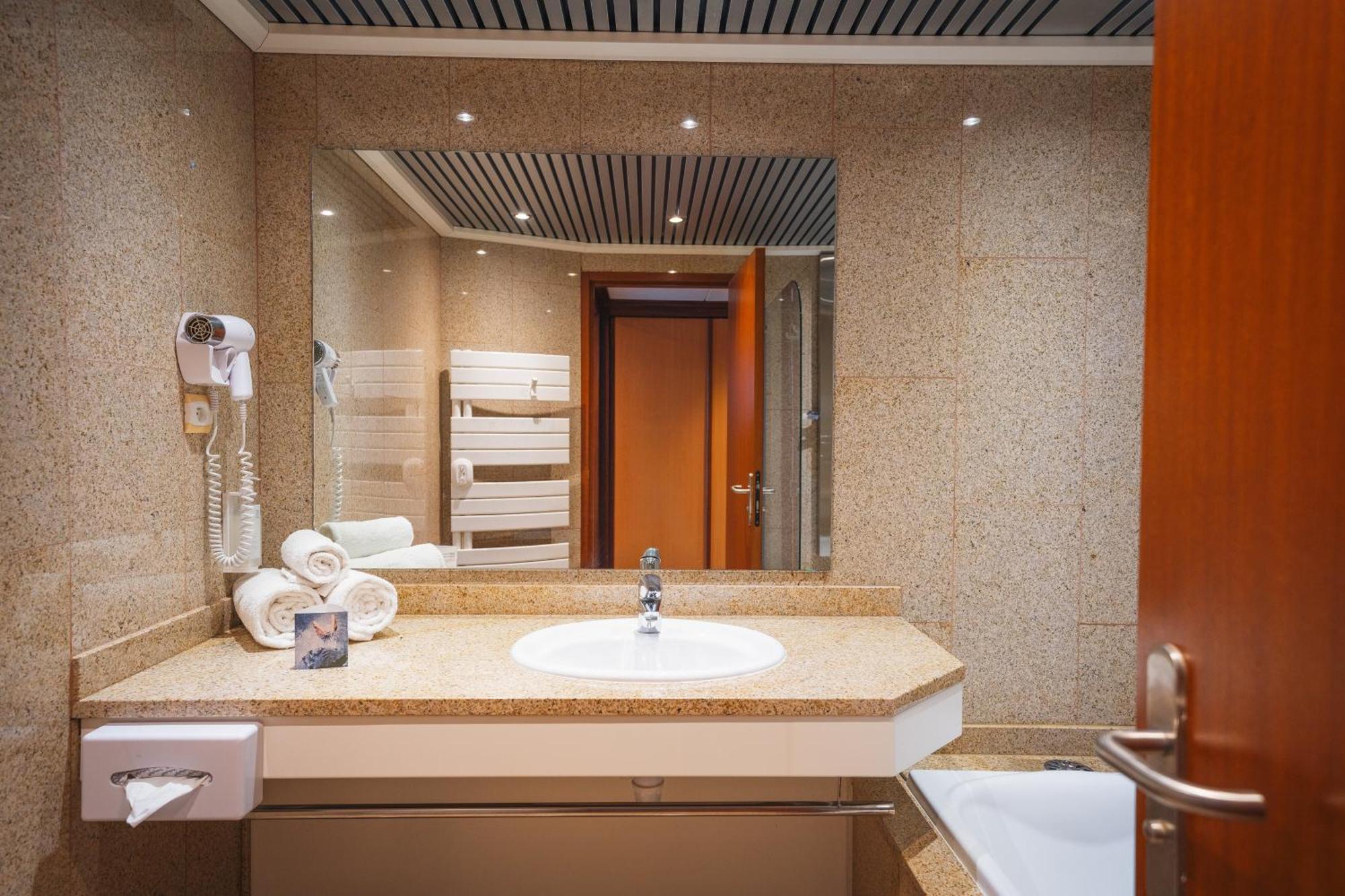 Hotel Spa Du Beryl St Brevin L'Ocean Сен-Бревен-ле-Пен Экстерьер фото